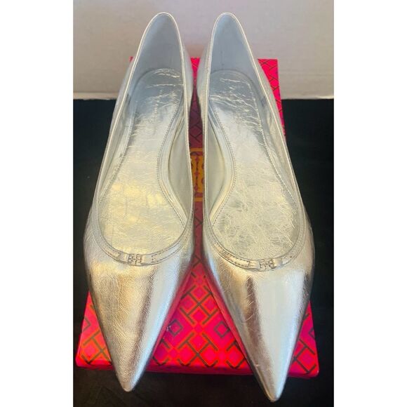 TORY BURCH
Double T Buckle Pointed-toe Flat In Shiny Silver Women’s Size 10M New - Picture 2 of 11